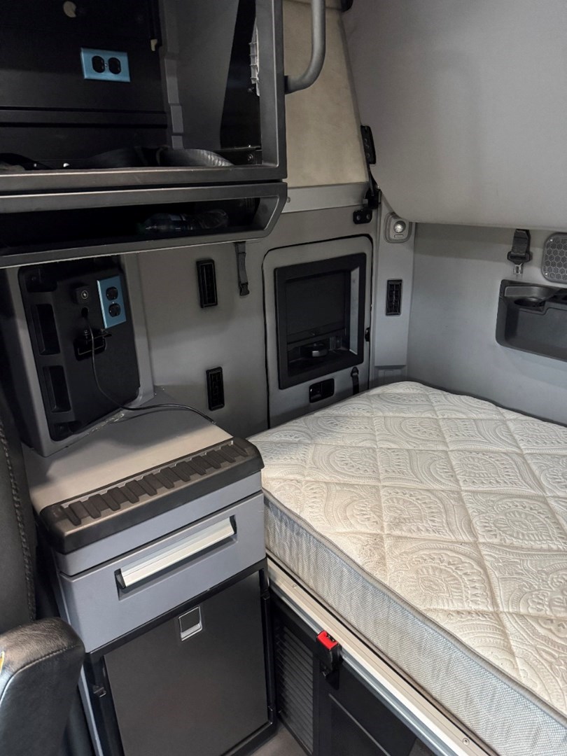 2020 MACK AN64T - USED TRUCKS SLEEPER - image 19